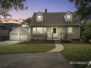 923 W Plainfield Rd, La Grange Highlands, IL 60525