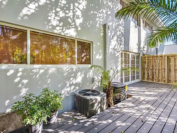 4th image of 234 Oleander Ave APT 2