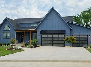 1916 Zara Trce, Clinton, IA 52732