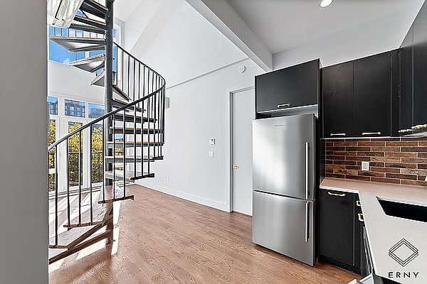 1st image of 97 Varet St #4