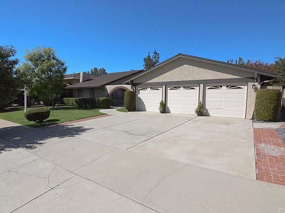 2nd image of 117 Whispering Oaks Dr