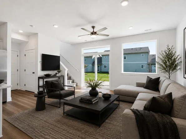 217 NW Waverly Dr, Waukee, IA 50263