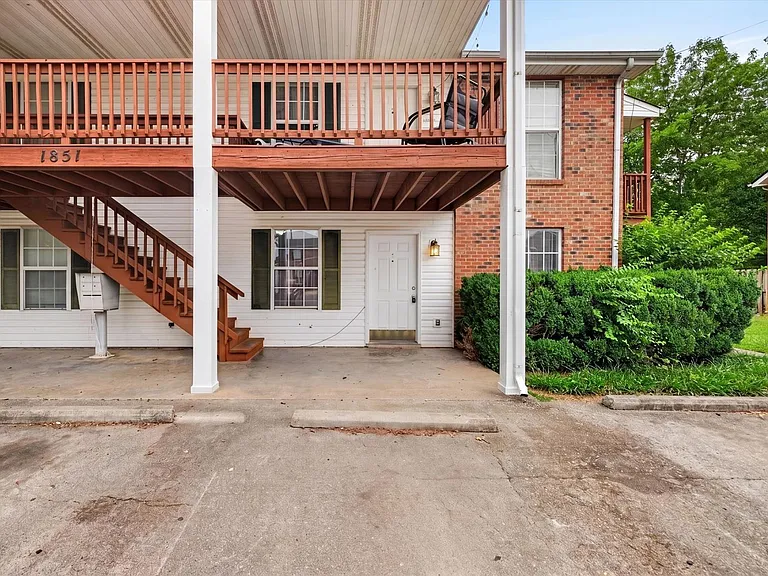 Waters Edge Drive-1851 (x4) — Photo 1