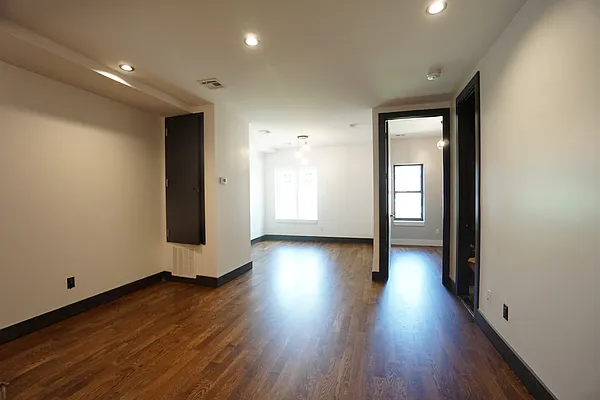 Rented by Rennit Inc. | media 35