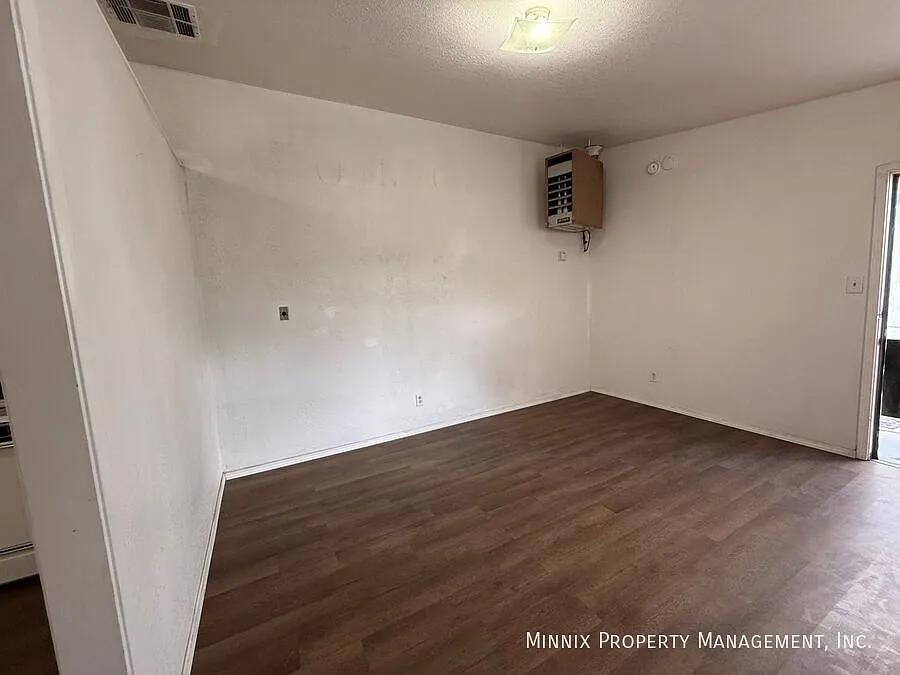 1 bed, 1.0 bath, 353 sqft, $725 — Photo 3
