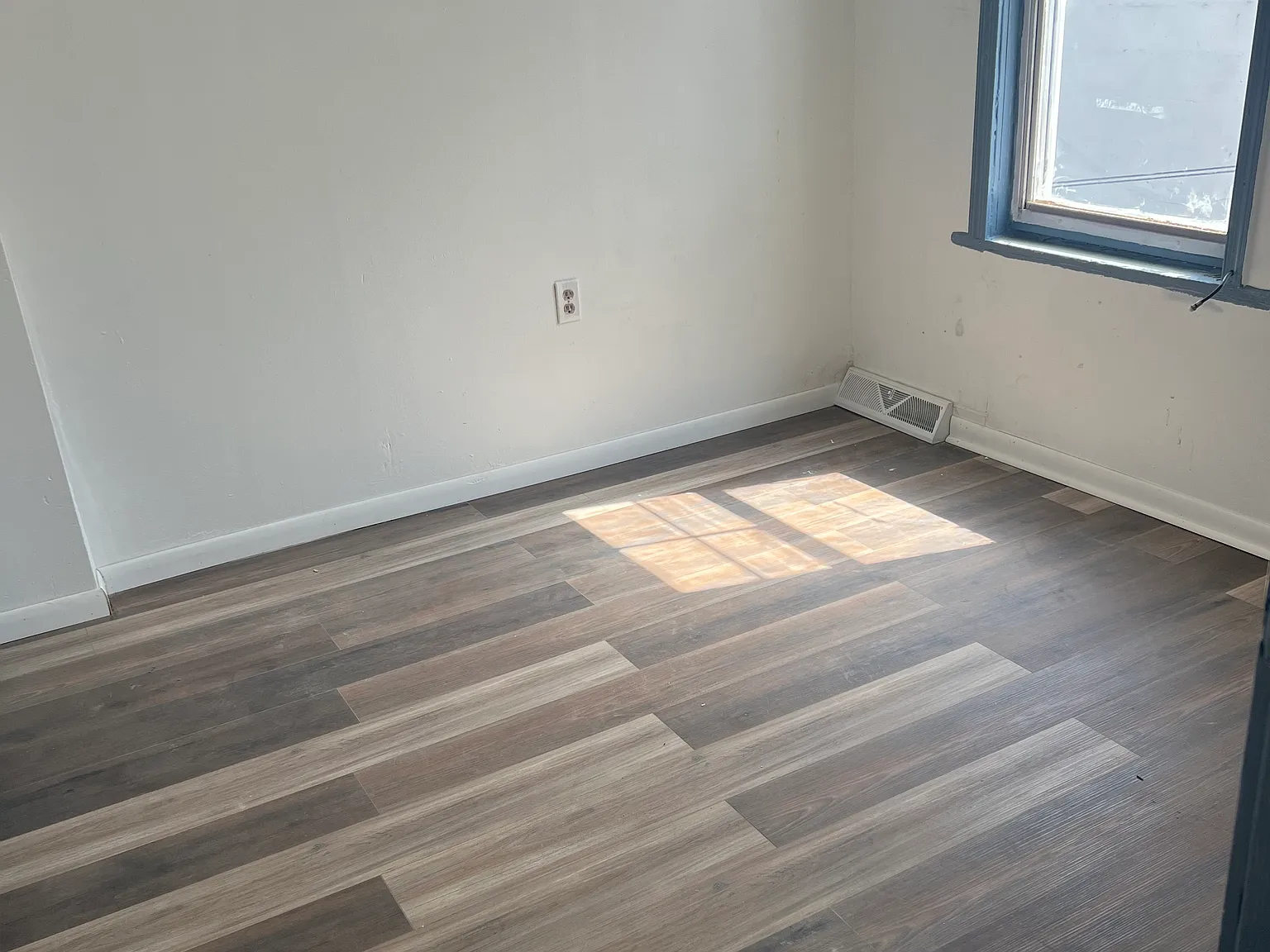 3 bed, 1180 sqft, $1,300 — Photo 3