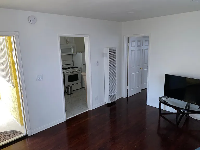 7711 Romaine St #7711 — Photo 6