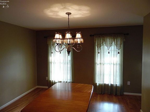 4th image of 6 Valleyview St