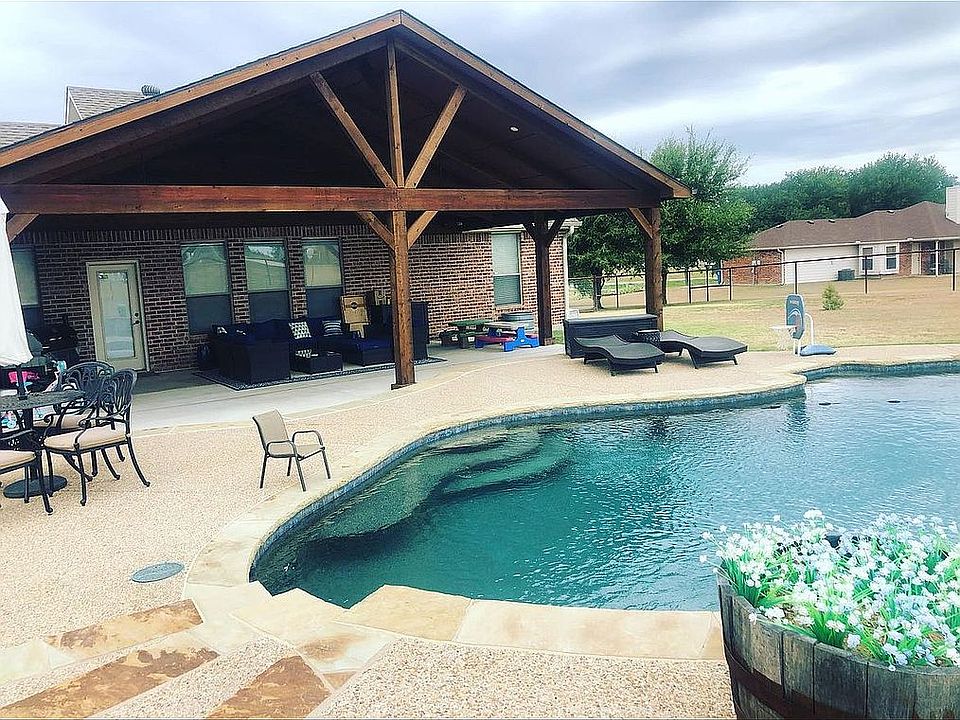 1st image of 127 Churchill Cir