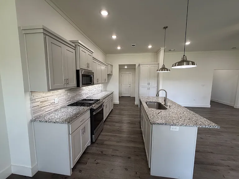 405 Ranger St — Photo 9