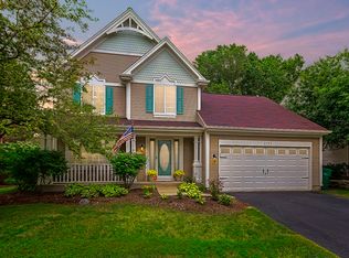 1193 Popes Creek Cir, Grayslake, IL