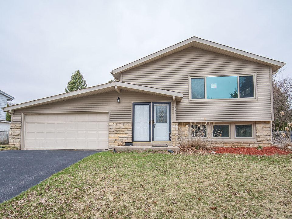 1st image of 808 Cavalier Dr