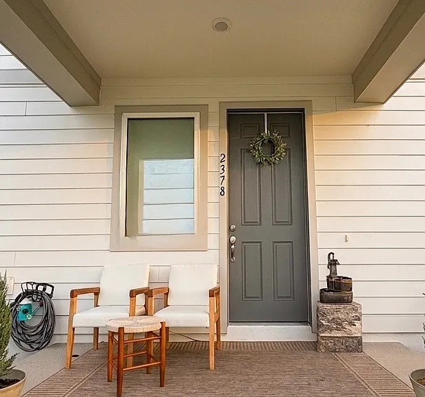 Front / Furtniture