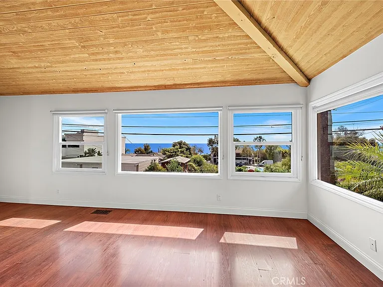 31616 Virginia Way — Photo 2