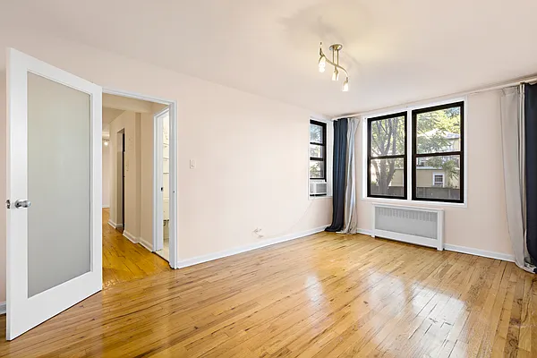 Sold by Thomas Lipovetsky, LREB | media 9