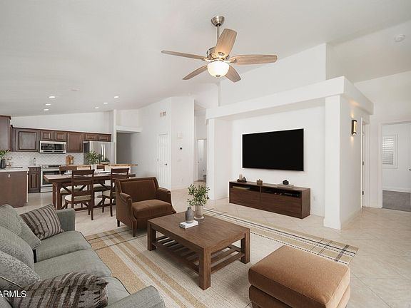 3rd image of 3352 E WILDHORSE Drive