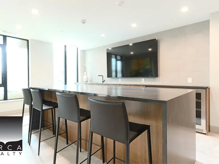 128 W 15th St #303 — Photo 5
