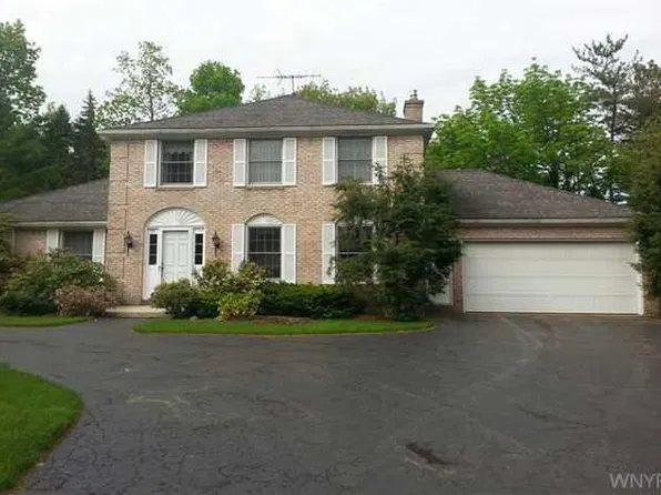 95 Fox Meadow Ln, Orchard Park, NY 14127