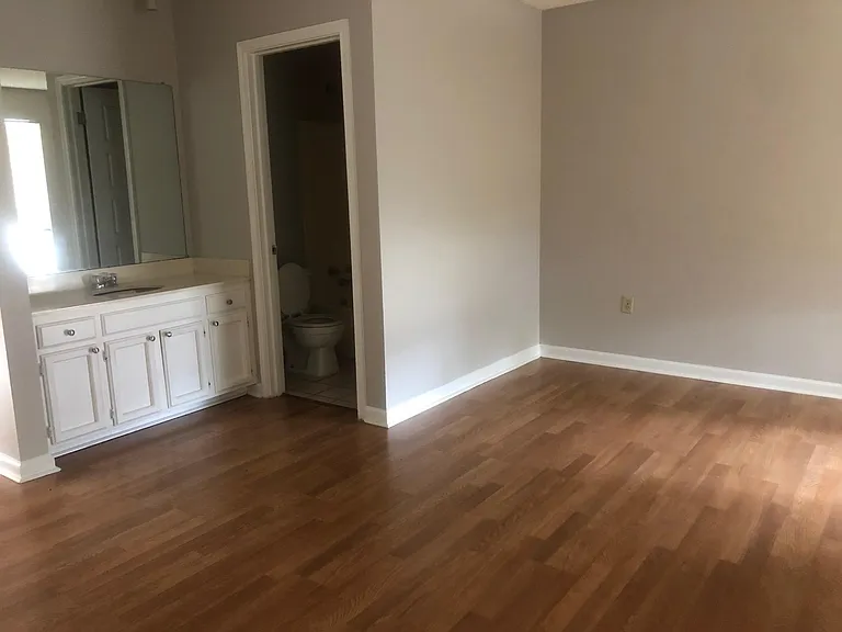 1118 Willow Creek Dr — Photo 9