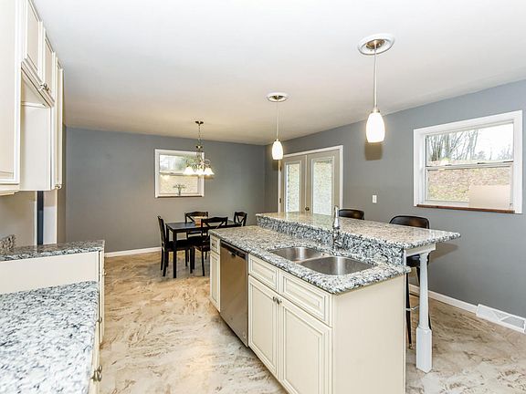 5th image of 2621 Hillwood Dr