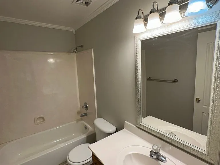 1098 Breezy Valley Dr — Photo 16