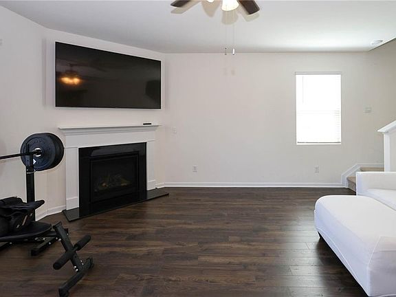 5th image of 4077 Agnes Cir