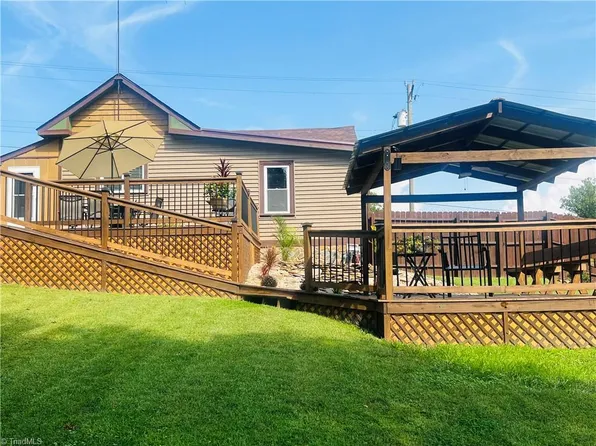 535 E Haymore St, Mount Airy, NC 27030