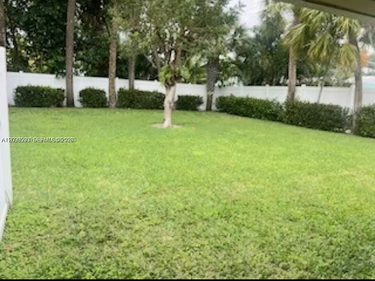 323 Northlake Dr #325 — Photo 6