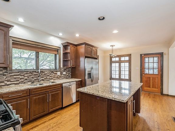 4th image of 1111 Rossell Ave