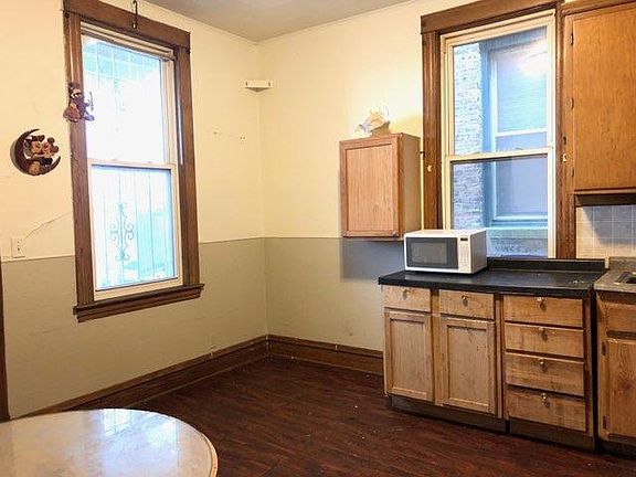 4th image of 2817 N Mozart St #1