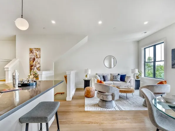 116 Moore St #P305, Boston, MA 02128