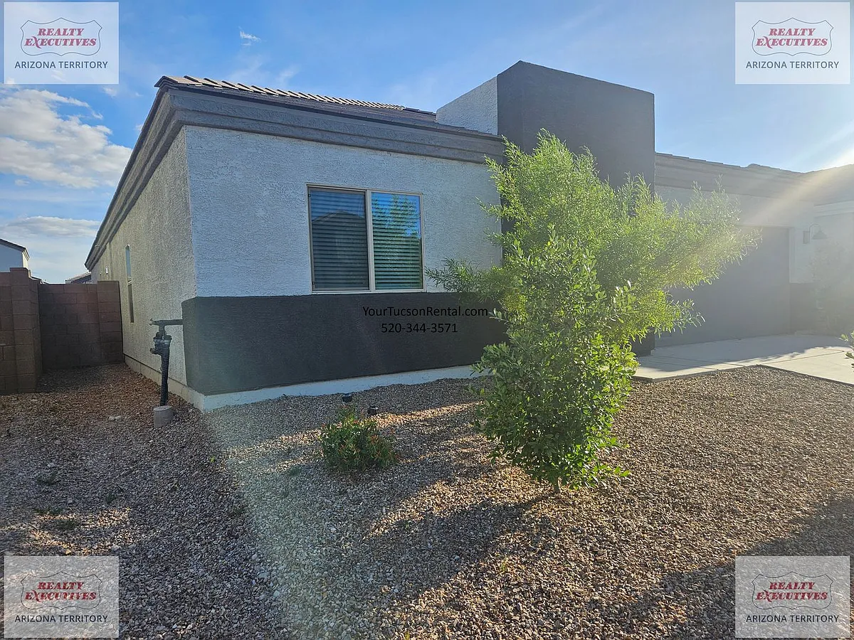 Building Photo - 12746 E Giada Dr