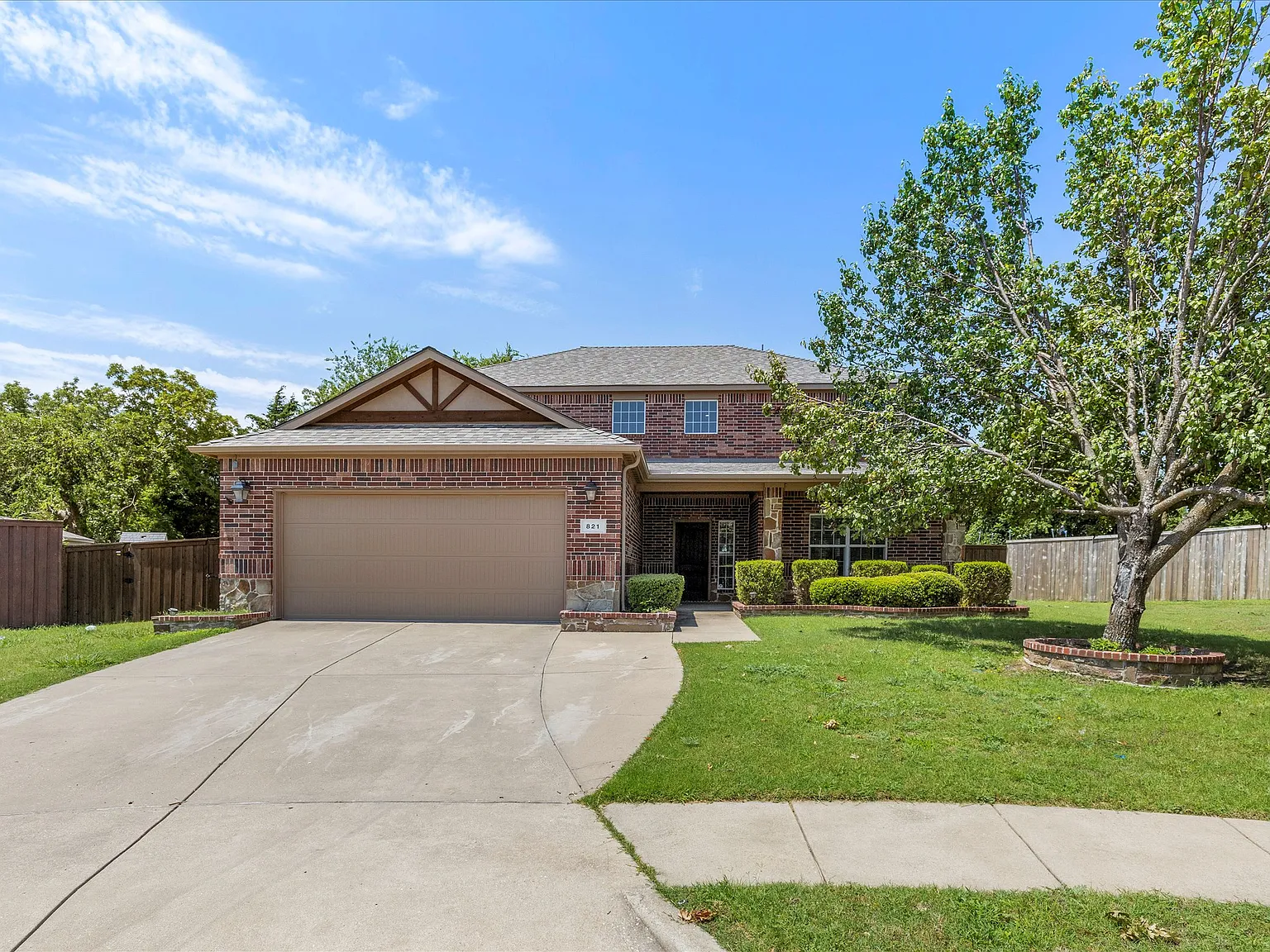 4 bed, 2.5 bath, 2675 sqft, $2,699 — Photo 3