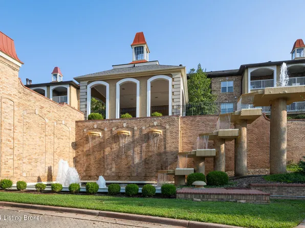 5701 Coach Gate Wynde APT 36, Louisville, KY 40207