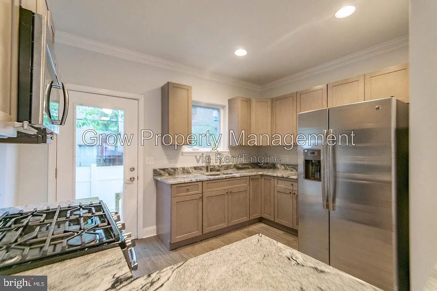 4 bed, 3.0 bath, 1418 sqft, $2,073 — Photo 2
