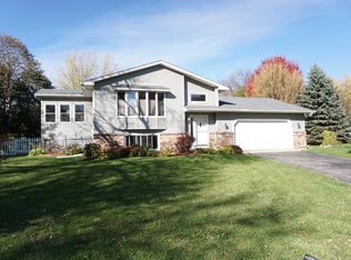 18042 Valley View Rd, Eden Prairie, MN 55346