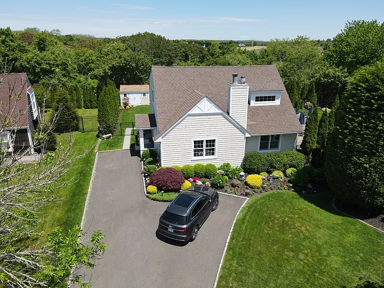 10 Juniper Ln — Photo 2