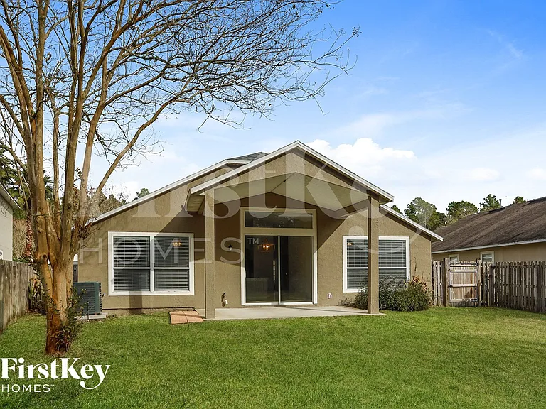 1689 Austin Ln — Photo 15