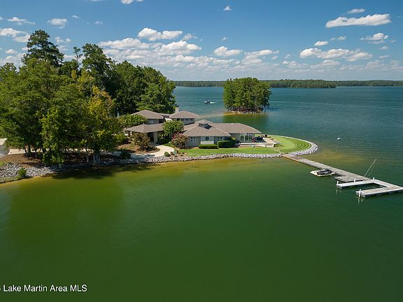 4th image of 1020 Wake Robin