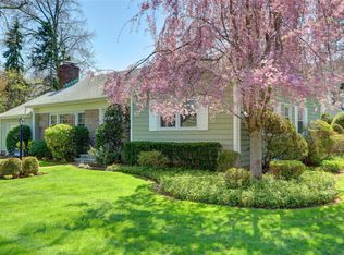 28 Boylston St, Garden City, NY 11530