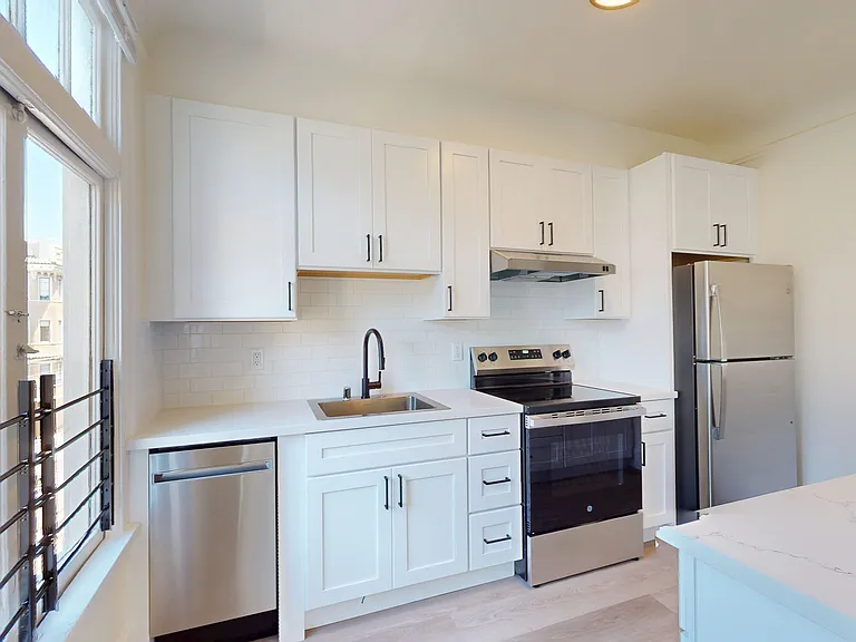 1335 Washington St #8 — Photo 3