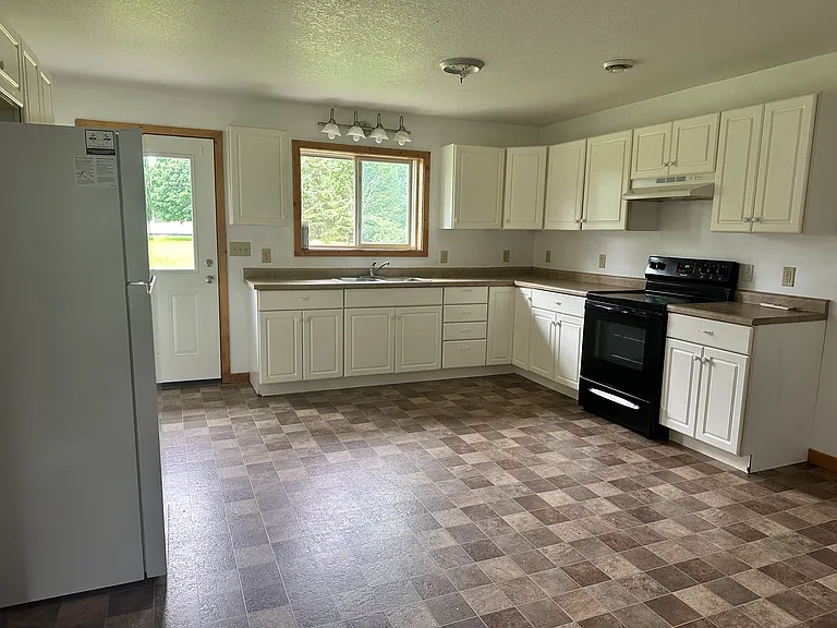 211 S Main St — Photo 5