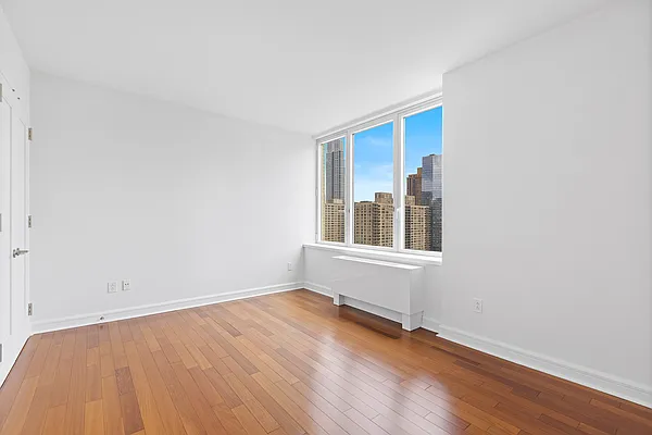 Rented by Nest Seekers International | media 23