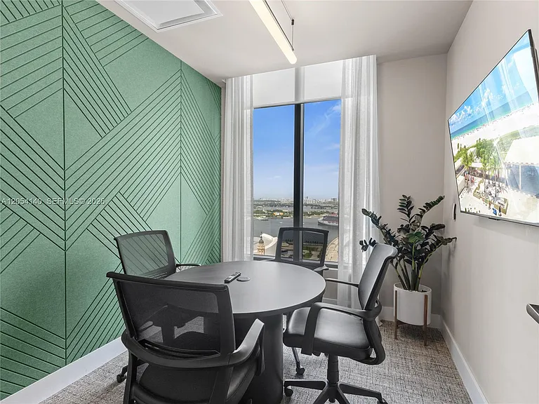 121 NE 5th St #901B — Photo 36