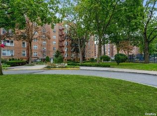 20920 18th Ave APT 4F, Queens, NY 11360