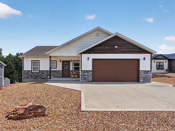 3rd image of 27436 Runway Cir