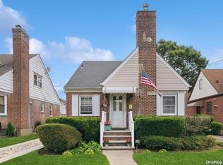 51 Midwood St, Valley Stream, NY 11580
