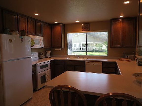 3rd image of 75 W Ponderosa Dr