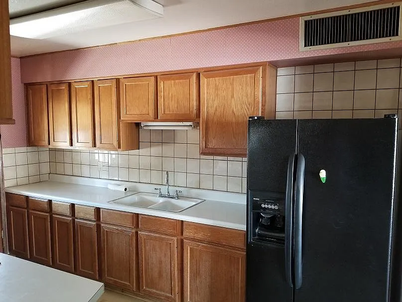 4 bed, 1620 sqft, $2,100 — Photo 2