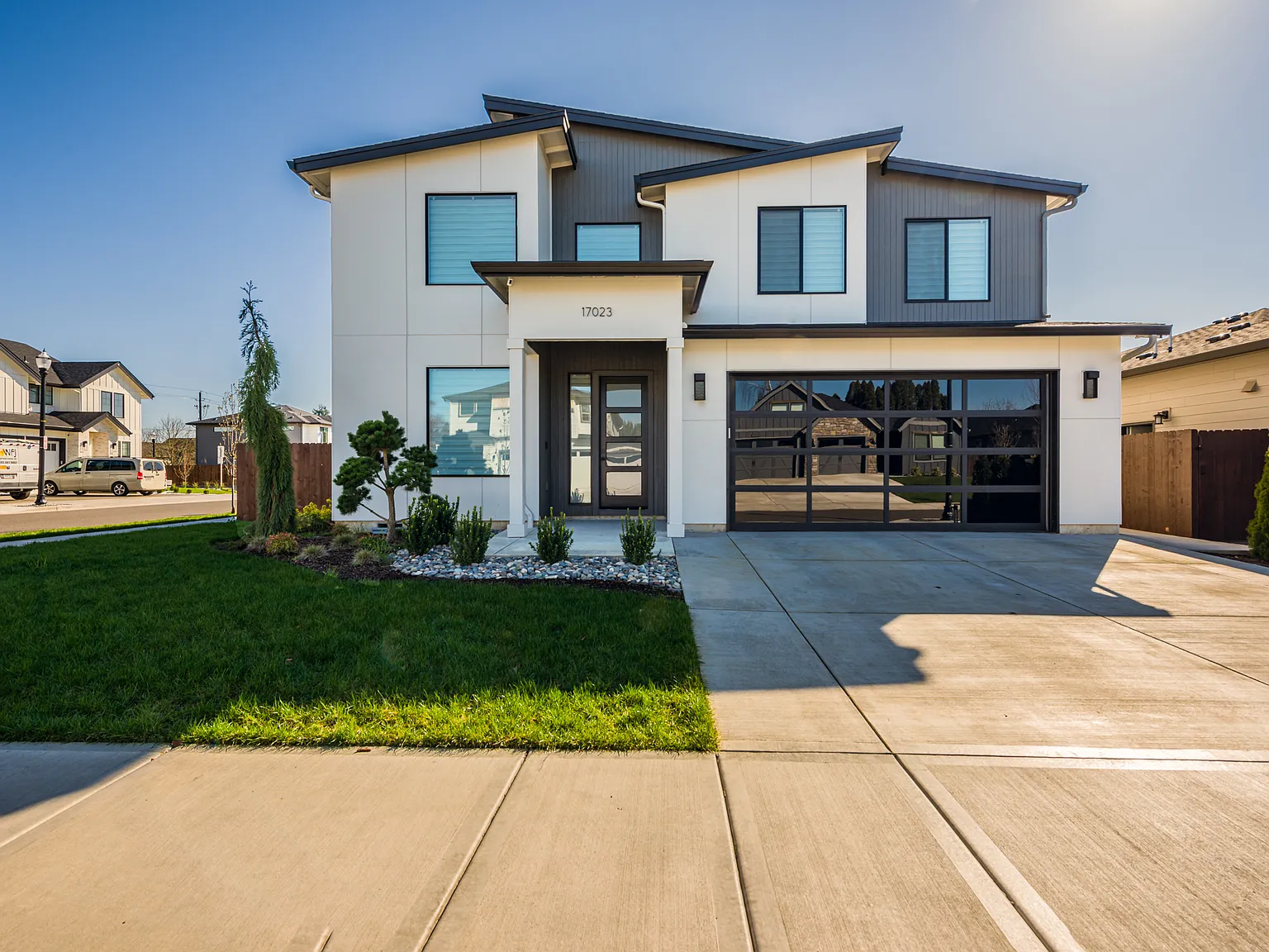 5 bed, 2.5 bath, 2527 sqft, $3,800 — Photo 1